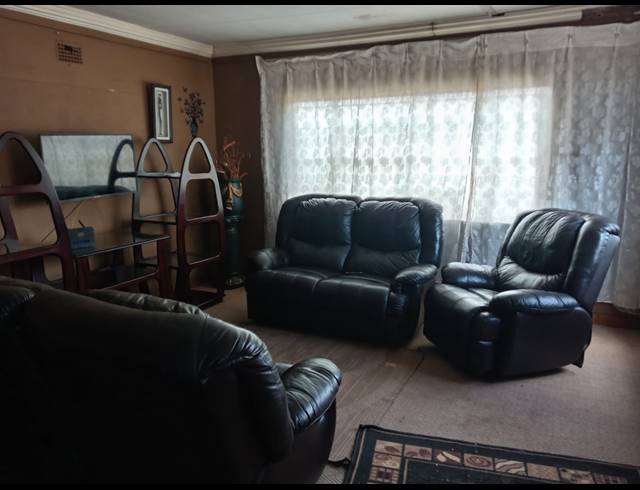 4 BEDROOM HOUSE TO LET IN MULLERSTUINE